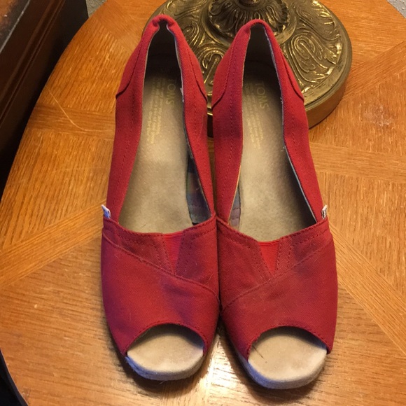 Toms Red Peep Toe Wedges sz 9 - Picture 4 of 8